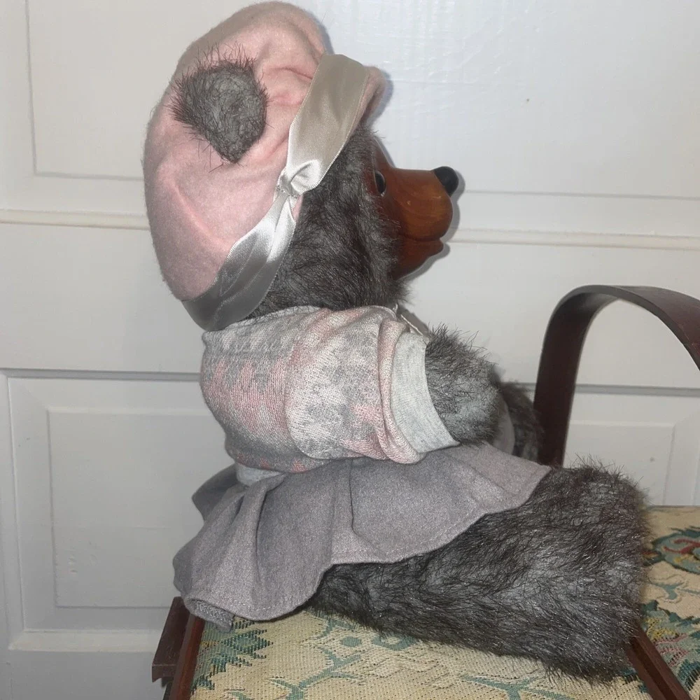 Raikes 1986 Daisy Bear Signed Foot Pink Hat Satin Tie Jointed At Hip Wood Wooden